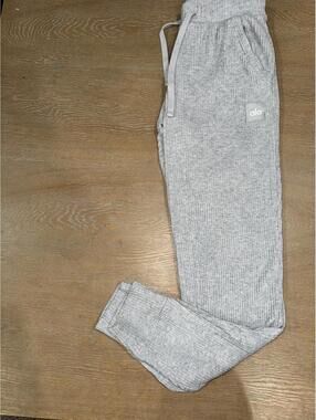 Alo Yoga Womens Muse Sweatpant Gray Ribbed Tapered Jogger Pants Small Athleisure